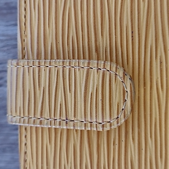 LV Epi Wallet Yellow purple MI1919 kiss lock Louis Vuitton 💛 💜 - Picture 4 of 13